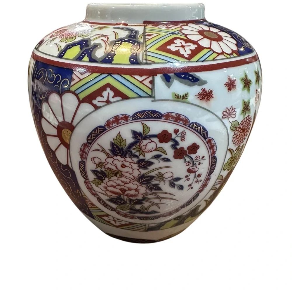 Vintage Imari Empress Vase Made in Japan 5.5” Porcelain decor‎ Floral designs